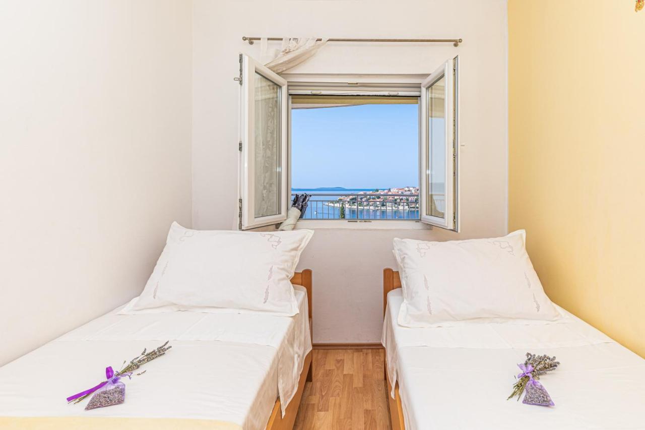 Apartments Villa Nea Leona Trogir Exterior photo