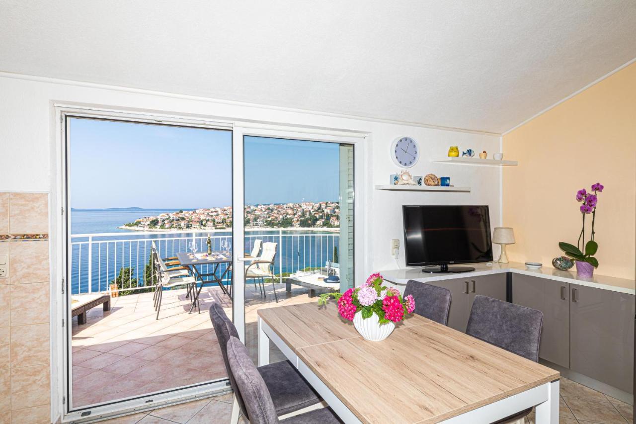 Apartments Villa Nea Leona Trogir Exterior photo
