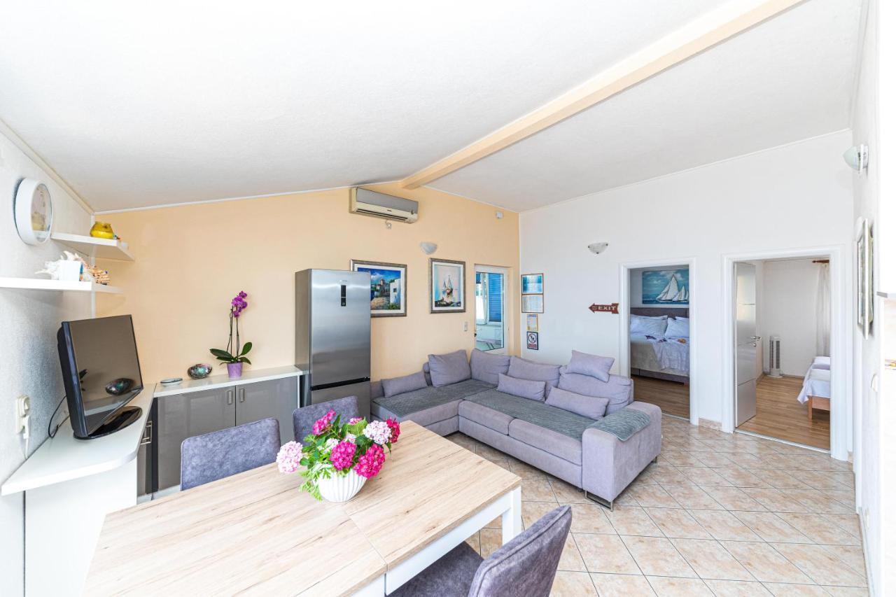Apartments Villa Nea Leona Trogir Exterior photo