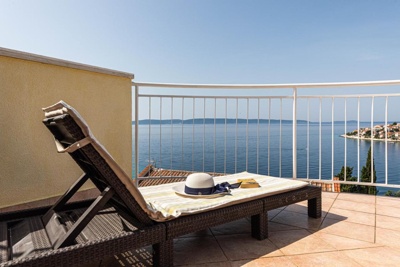 Apartments Villa Nea Leona Trogir Exterior photo