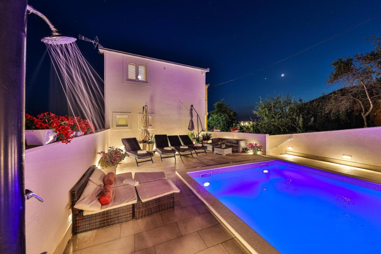 Apartments Villa Nea Leona Trogir Exterior photo