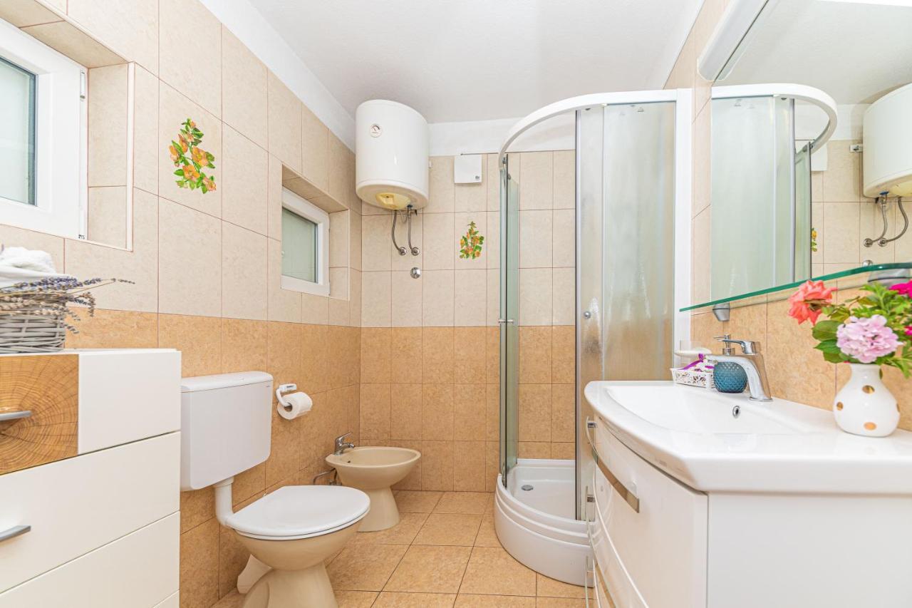 Apartments Villa Nea Leona Trogir Exterior photo